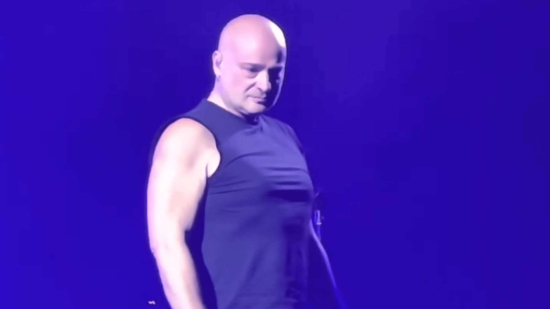 David Draiman of Disturbed was booed during Black Sabbath’s final concert in Birmingham. Discover why fans turned on him and how politics overshadowed the music. Full story with facts, sources, and reactions inside.