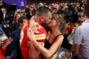 Taylor Swift & Travis Kelce Engagement: Romantic Reveal